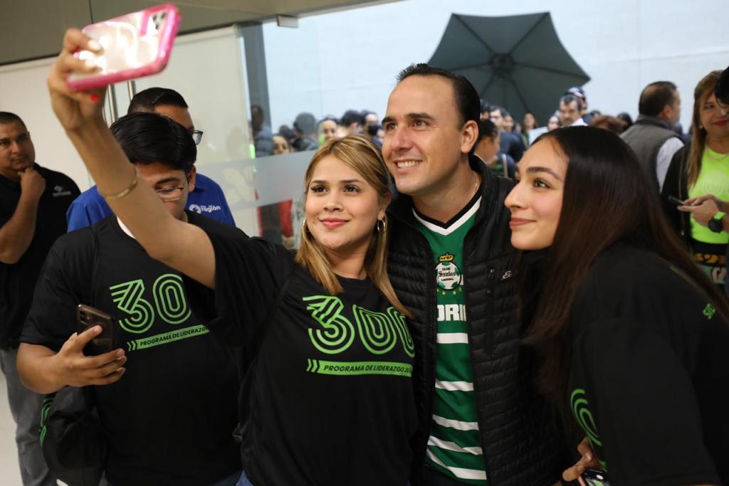 004 LLEGA EL PROGRAMA DE LIDERAZGO JUVENIL 300 A LA LAGUNA