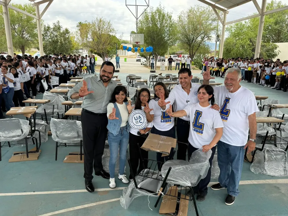 3-Entrega de Mobiliario en la P repa Ladislao Farías Campos
