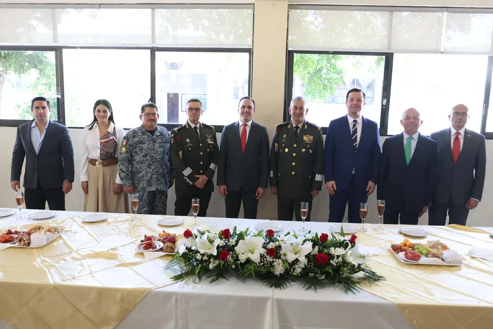 006 SEGUIREMOS TRABAJANDO CON MUCHA FUER ZA CON EL EJÉRCITO MEXICANO- MANOLO