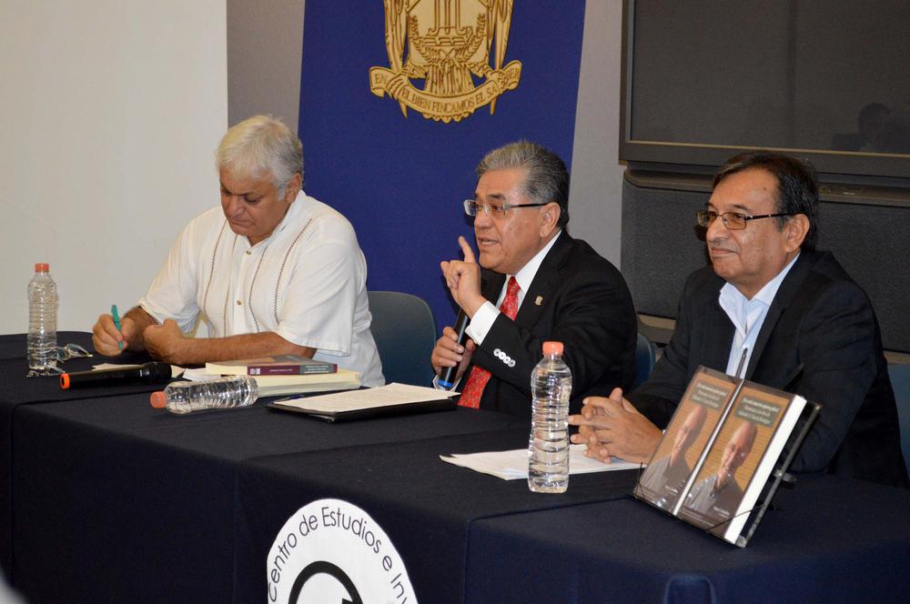 Presentacion del libro No Esta Muerto Quien Pelea 2