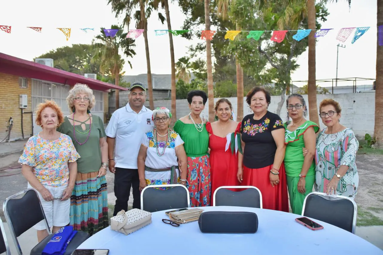 ADULTOS MAYORES DE CUATRO CIENEGAS DIS FRUTAN DE CONVIVENCIA Y ALEGRÍA (3)
