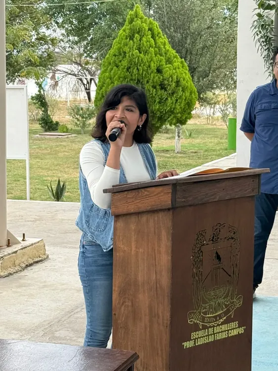 2-Entrega de Mobiliario en la P repa Ladislao Farías Campos