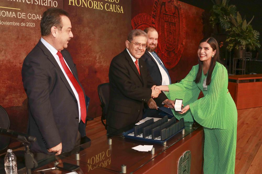 Entrega de Medallas y Reconocimientos a Universitarios Destacados 14