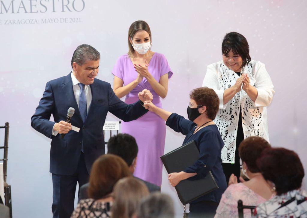 005 RECONOCE MARS A MAESTROS COMO FUENTE DEL DESARROLLO DE COAHUILA