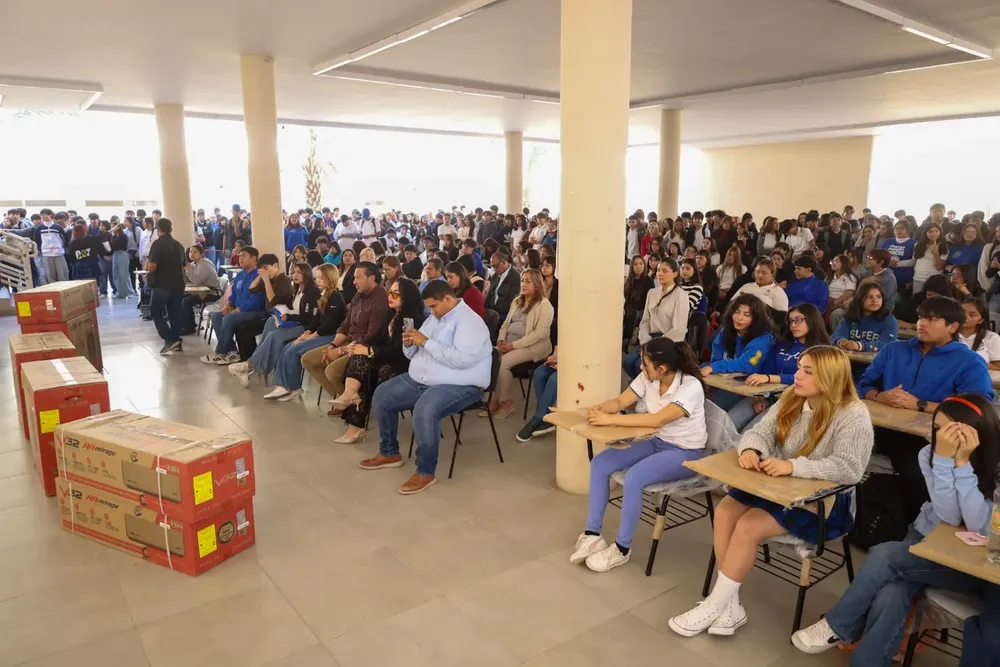 7-Entrega Mobiliario en FEM y PVC