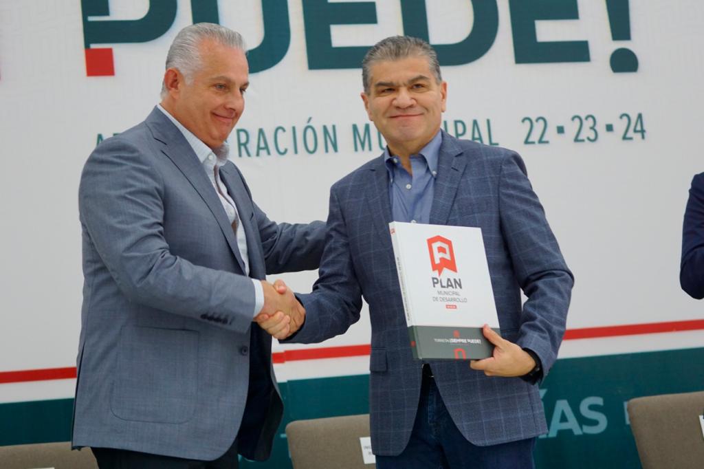 003 ACOMPAÑA MARS A ROMAN CEPEDA EN LA PRESENTACIÓN DEL PLAN MUNICIPAL DE DESARROLLO DE TORREÓN