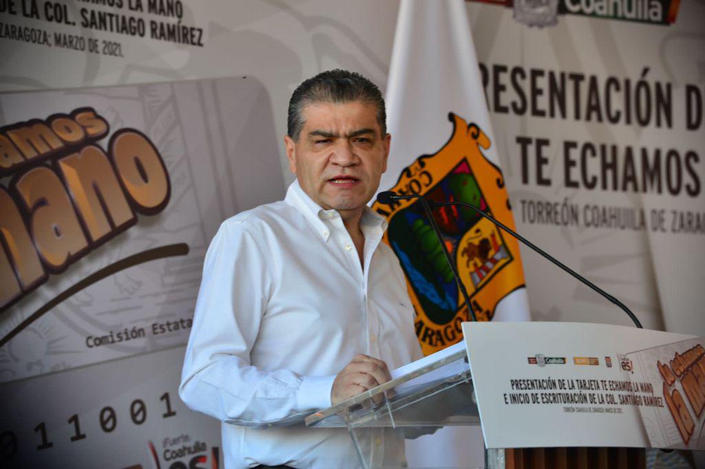 002 PRESENTA MARS TARJETA ‘TE ECHAMOS LA MANO’