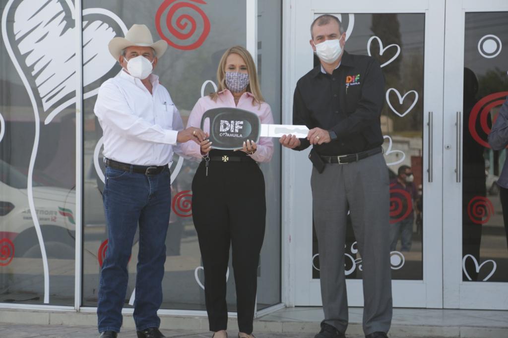 004 ENTREGA DIF COAHUILA UNIDAD PARA TRASLADO DE PERSONAS CON DISCAPACIDAD EN FRONTERA