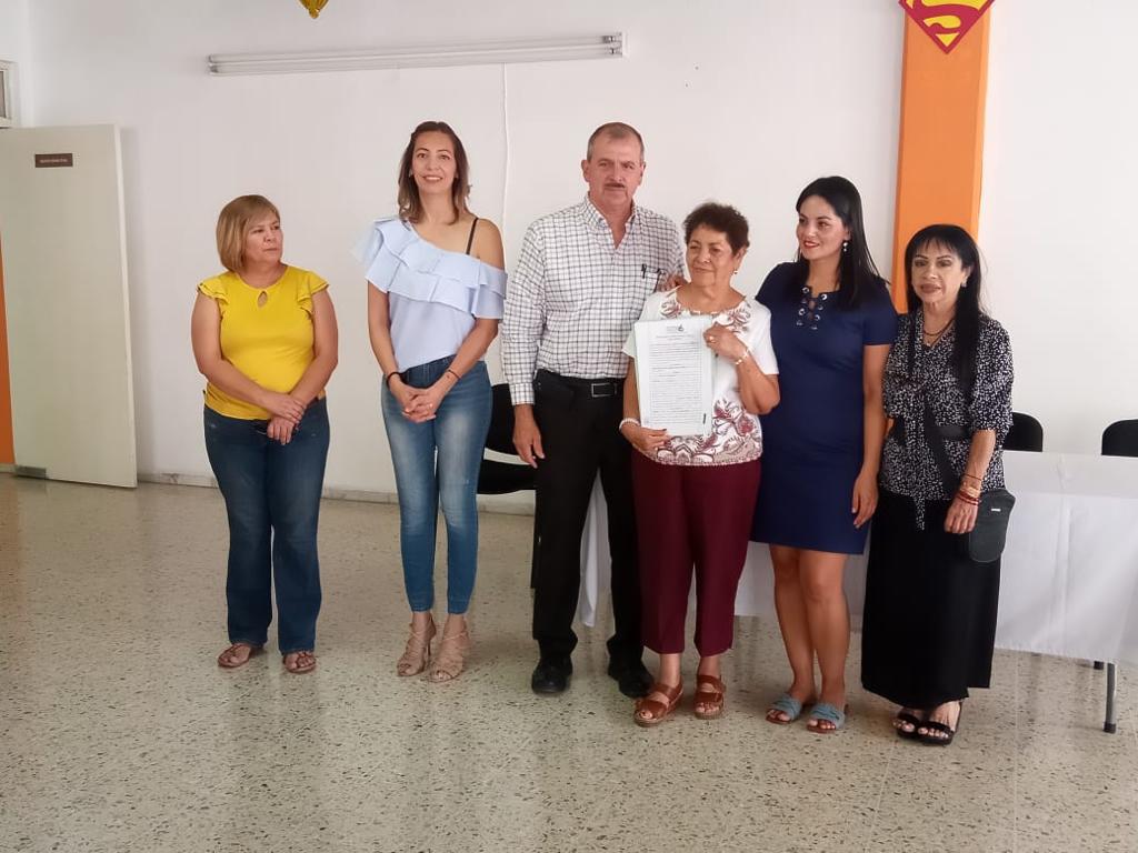 004 RECIBEN TESTAMENTOS ADULTOS MAYORES DE CENTROS DIF COAHUILA