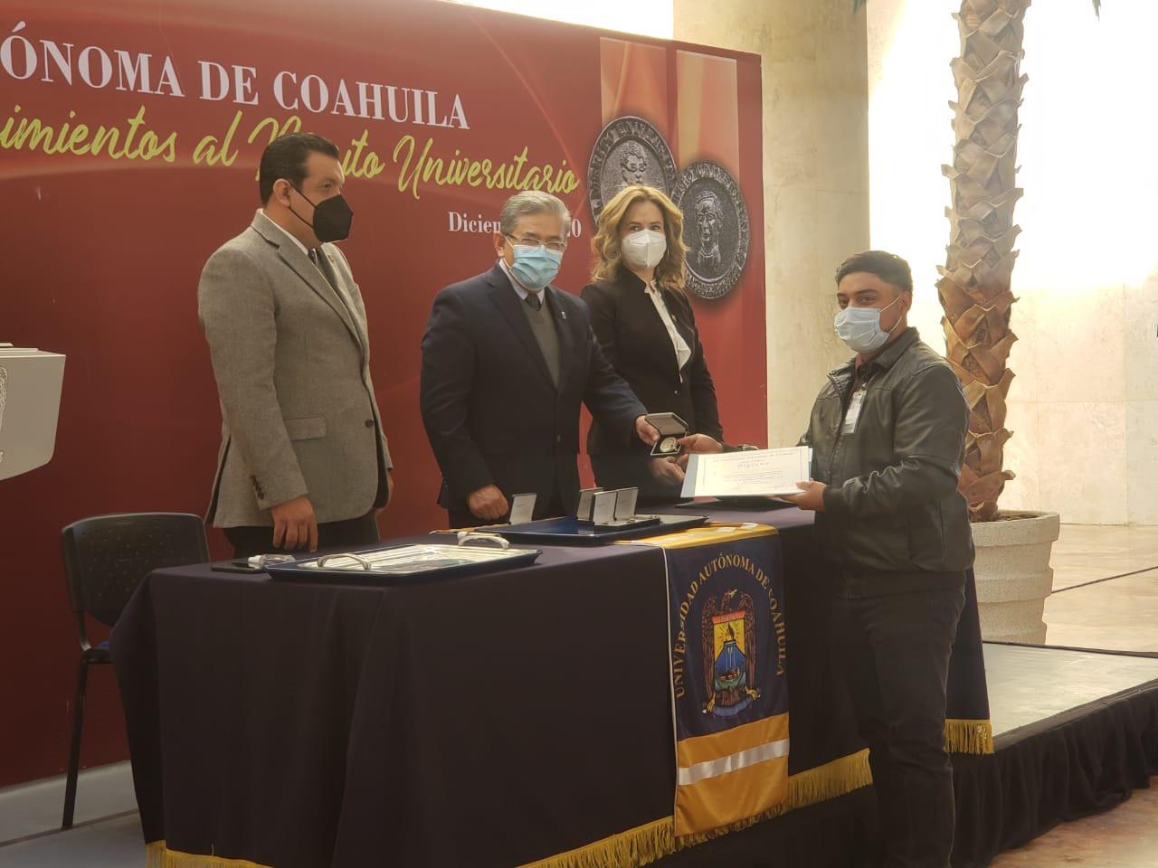 Entrega UAdeC Medallas Miguel Ram os Arizpe Juan Antonio de la Fuente y el Diploma al Mérito Universitario en la Unidad Torreón 3