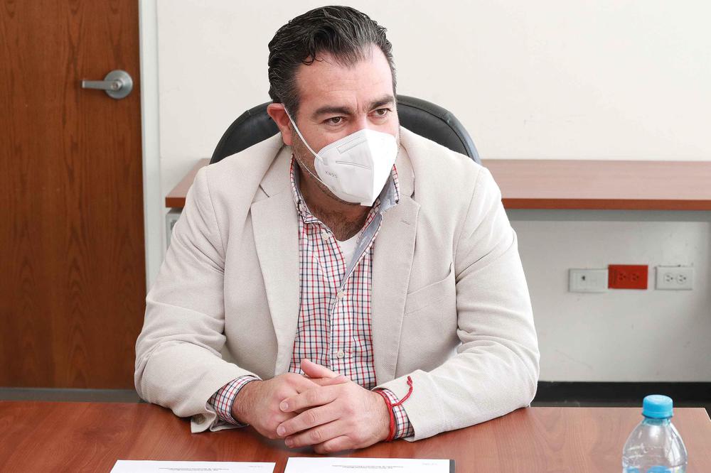 Firma de acuerdo de colaboracion con la empresa LAPTOWN y la Facultad de Sistemas Programa Seguimiento de Egresad os UA de C. Facultad de Sistemas 1