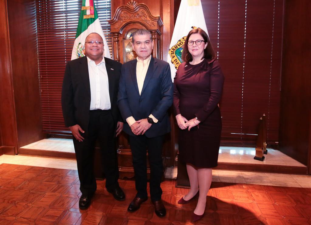 001 RECIBE MARS A CO?NSULES DE ESTADOS UNIDOS EN MONTERREY Y NUEVO LAREDO