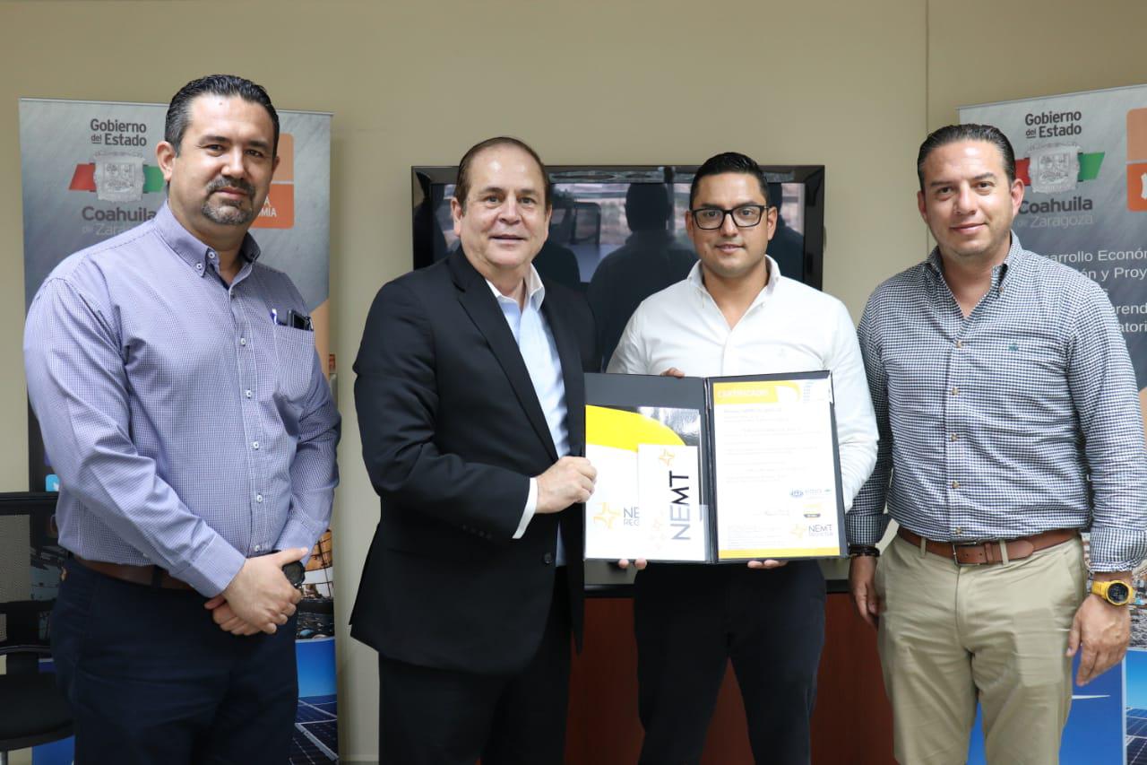 001 ECONOMI?A COAHUILA ENTREGA CERTIFICAC IÓN A EMPRESA INSPECTORA DE CALIDAD