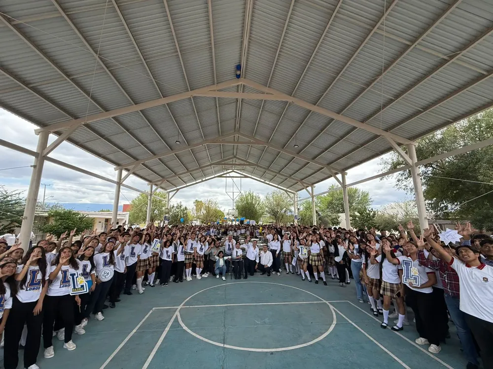 6-Entrega de Mobiliario en la P repa Ladislao Farías Campos