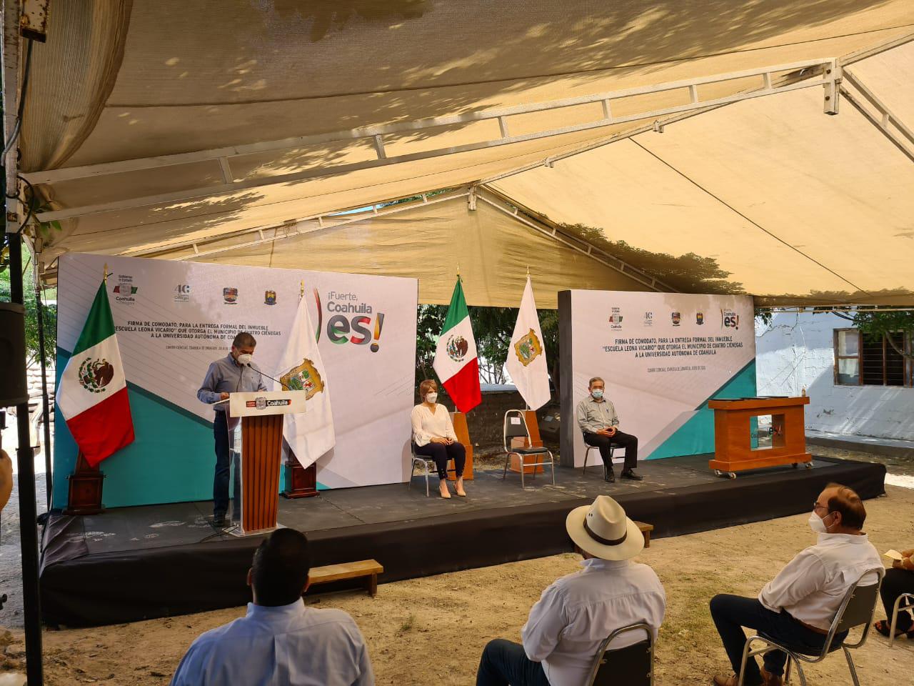 firma del convenio de comodato de las instaciones de la Escuela Primaria Leona Vicario 6