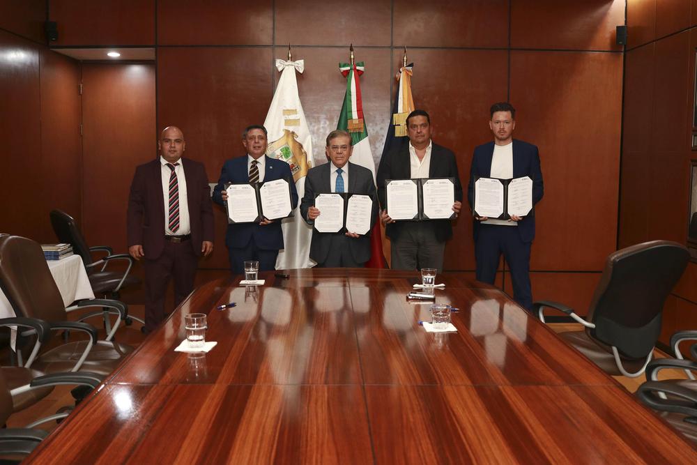 Firma de Convenio entre la UAdeC y Cementos Cruz Azul-10