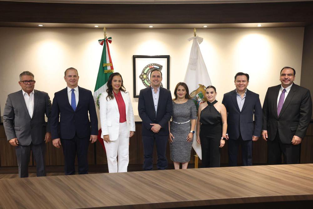 CONTINUAMOS FORTALECIENDO NUESTRO EQUIPO DE TRABAJO PARA	CUMPLIRLE A LOS COAHUILENSES- MANOLO