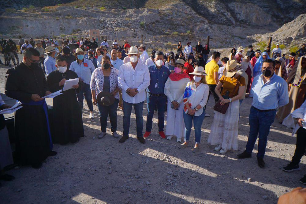 002 LAGUNEROS Y VISITANTES VIVEN EL VIACRUCIS 2022 EN EL	SANTUARIO DEL CERRO DE LAS NOAS