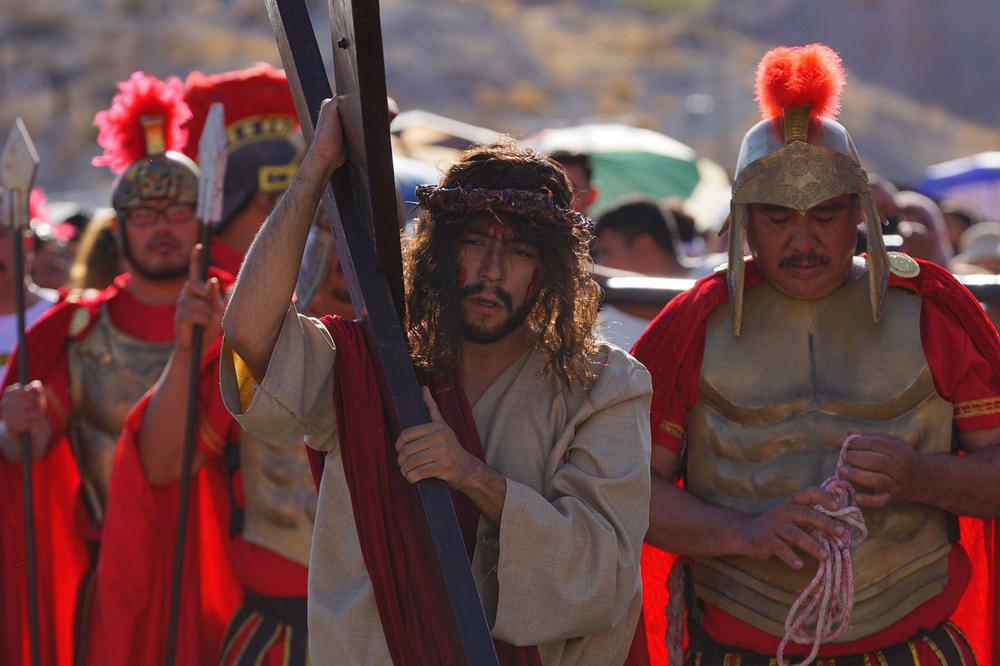 005 LAGUNEROS Y VISITANTES VIVEN EL VIACRUCIS 2022 EN EL	SANTUARIO DEL CERRO DE LAS NOAS