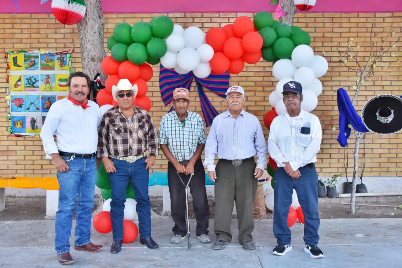 ADULTOS MAYORES DE CUATRO CIENEGAS DIS FRUTAN DE CONVIVENCIA Y ALEGRÍA (2)