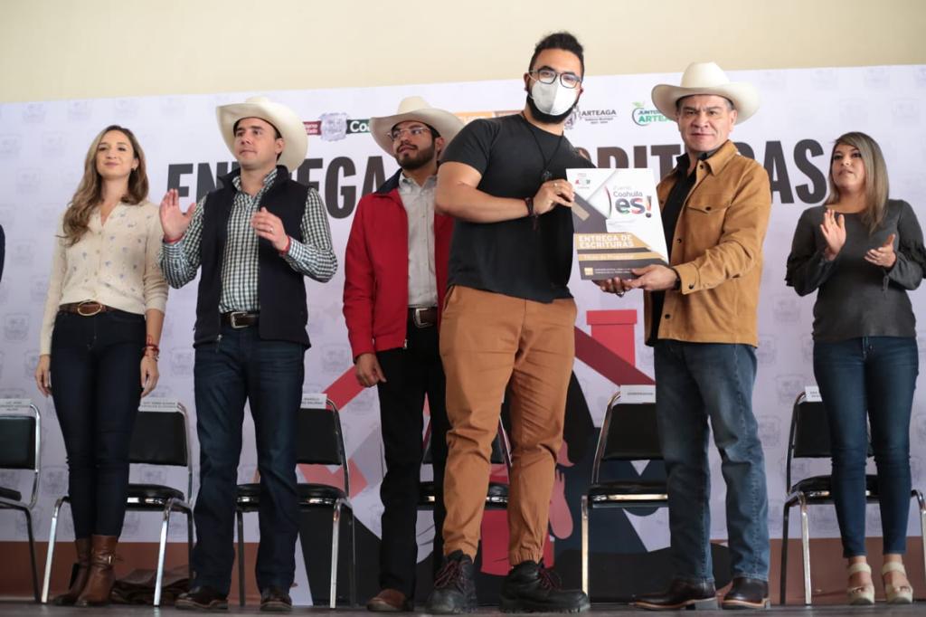 004 BRINDA MARS CERTEZA JURI?D ICA A FAMILIAS DE COAHUILA