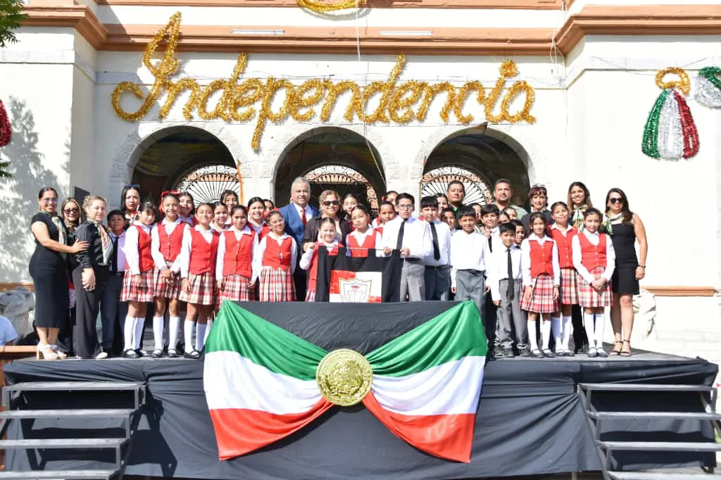 UNIDAD Y ORGULLO EN DESFILE PAT RIO DE CUATRO CIÉNEGAS (5)