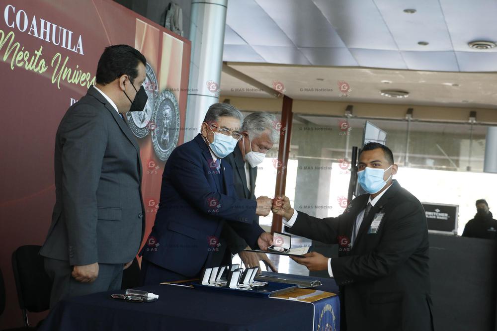 Entrega UAdeC Medallas Miguel Ra mos Arizpe Juan Antonio de la Fue nte y el Diploma al Merito Unive rsitario en la Unidad Norte 4