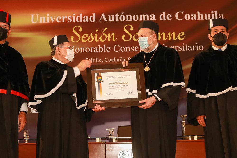 Sesion Solemne del HCU Entrega de Rec onocimiento Doctor Honoris Causa-9
