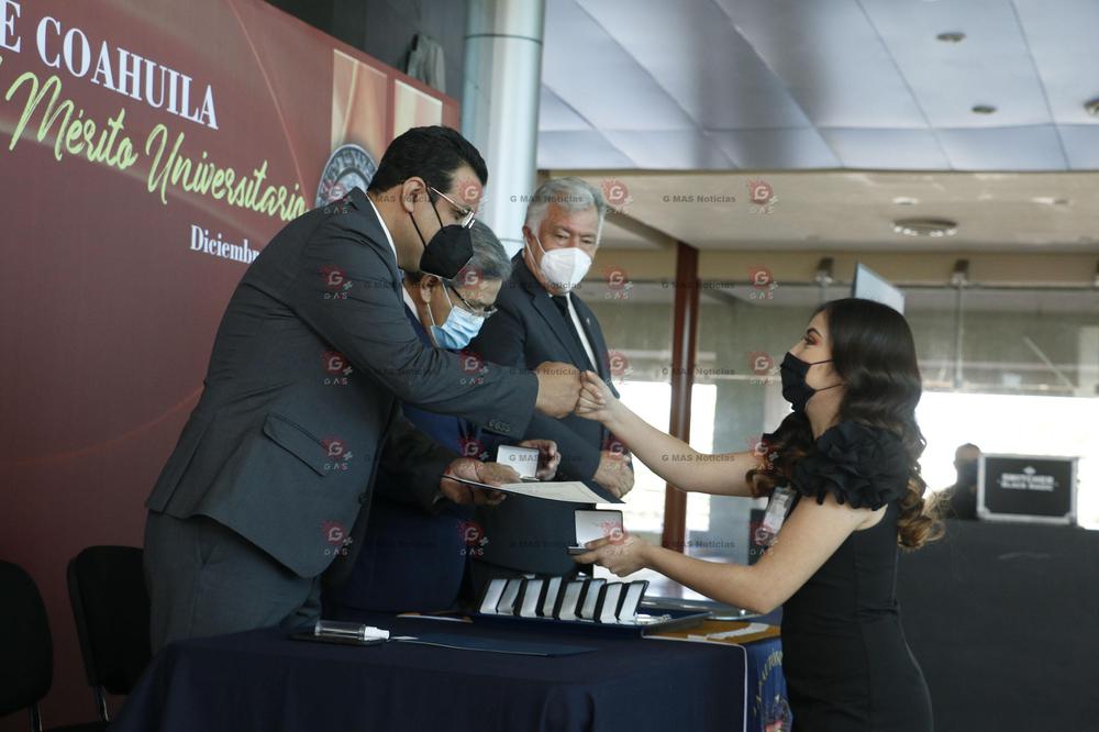 Entrega UAdeC Medallas Miguel Ra mos Arizpe Juan Antonio de la Fue nte y el Diploma al Merito Unive rsitario en la Unidad Norte 3