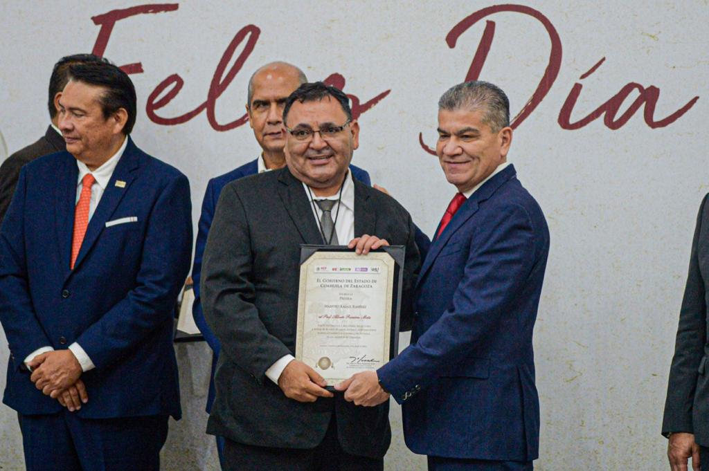 004 ENTREGA MARS PRESEA MAGISTERIAL A DOCENTES DE LAS REGIONES CENTRO, CARBONÍFERA Y NORTE DE COAHUILA