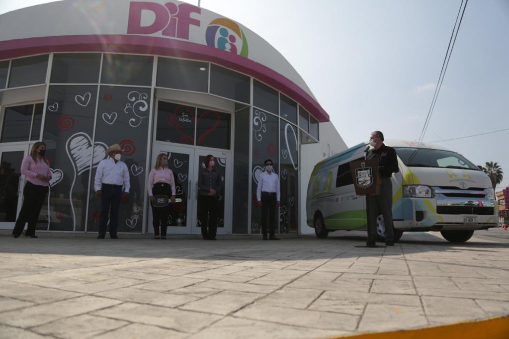 001 ENTREGA DIF COAHUILA UNIDAD PARA TRASLADO DE PERSONAS CON DISCAPACIDAD EN FRONTERA