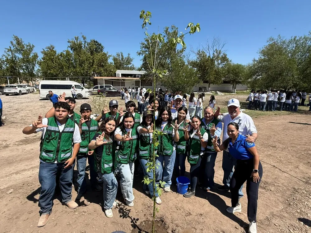6-Reforestacion y Cancha en el Ins tituto “Adolfo E. Romo Cadena”