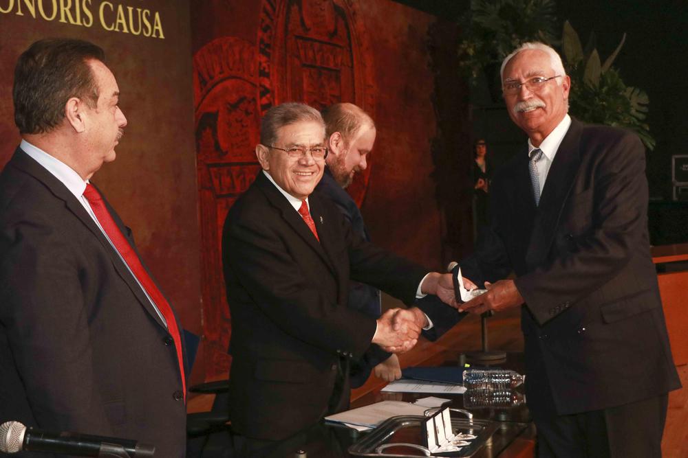 Entrega de Medallas y Reconocimientos a Universitarios Destacados 12