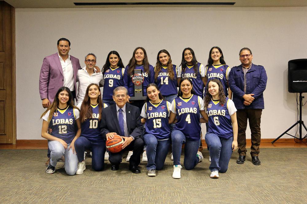 Entregan Reconocimientos a Integrantes del Equipo Representativo de Basquetbol Femenil de la UAdeC _11