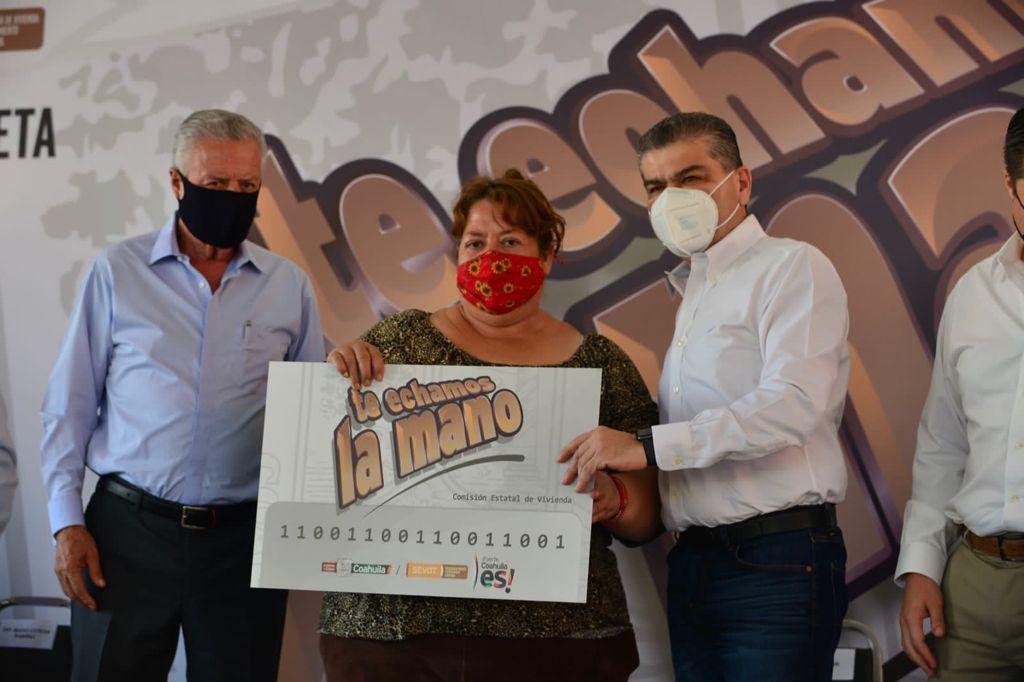 003 PRESENTA MARS TARJETA ‘TE ECHAMOS LA MANO’