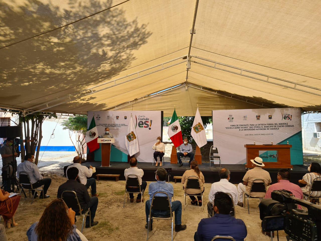 firma del convenio de comodato de las instaciones de la Escuela Primaria Leona Vicario 3