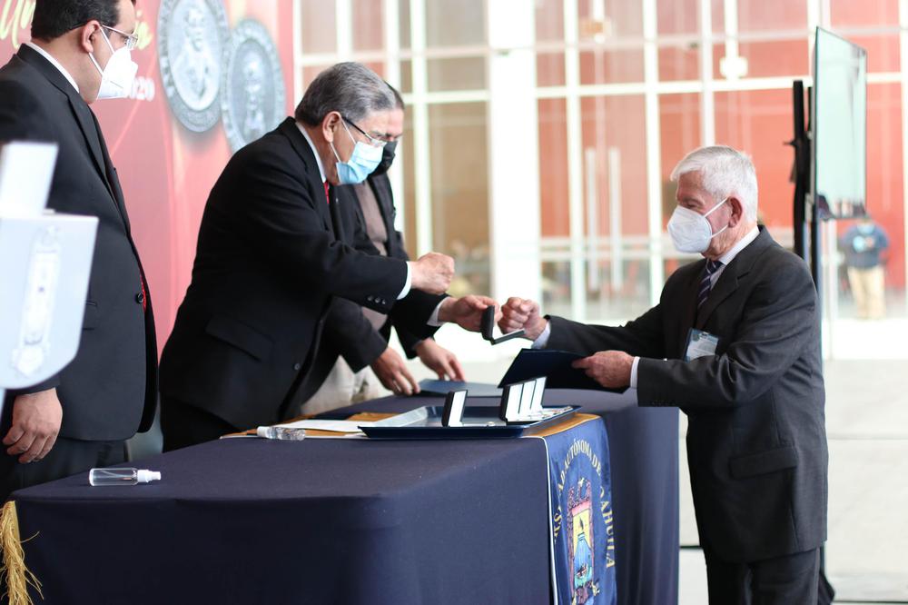 Entrega de Reconocimientos al Merito Universitario 1