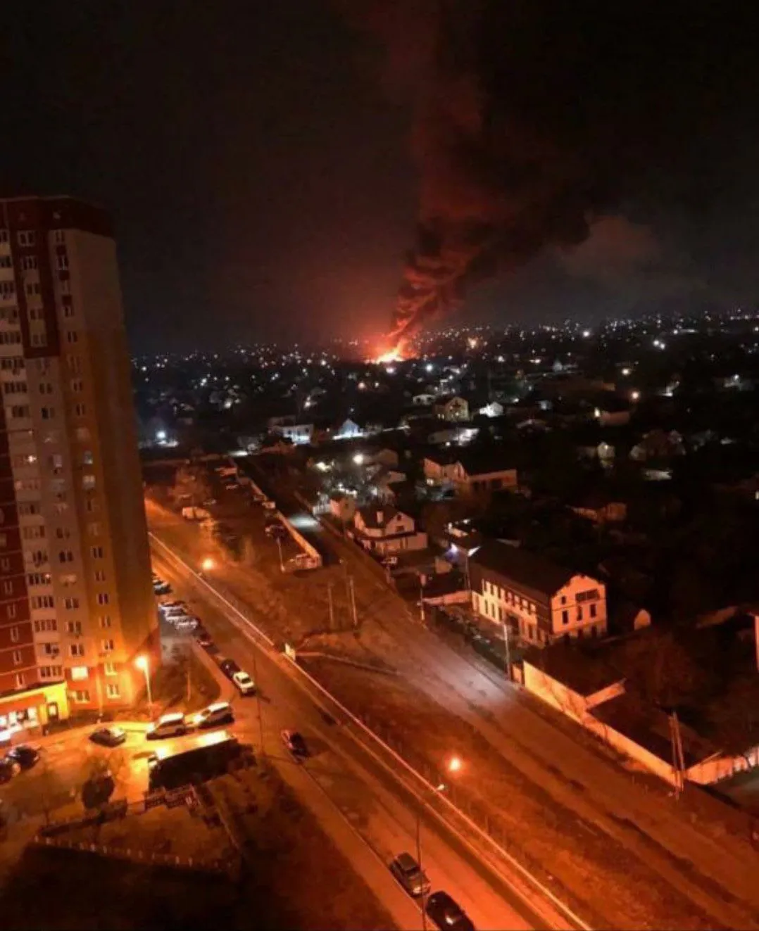 25-02-2022_al_menos_dos_fuertes_explosiones_x1x.jpg_344325628