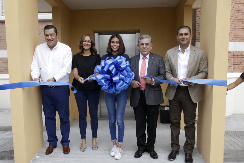 Inauguracion de elevador en mariano Narvaez 4