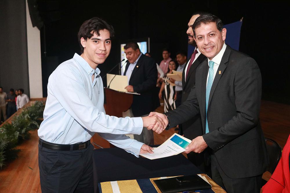 Entrega de Reconocimientos Resultados EGEL US 12