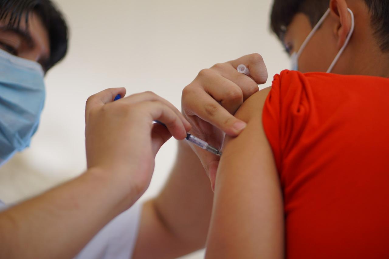 001 EN MARCHA Y CON BUENA REC EPCIÓN, LA VACUNACIÓN PARA ADOLESCENTES ENTRE 12 Y 14 AN ?OS EN LA REGIO?N LAGUNA