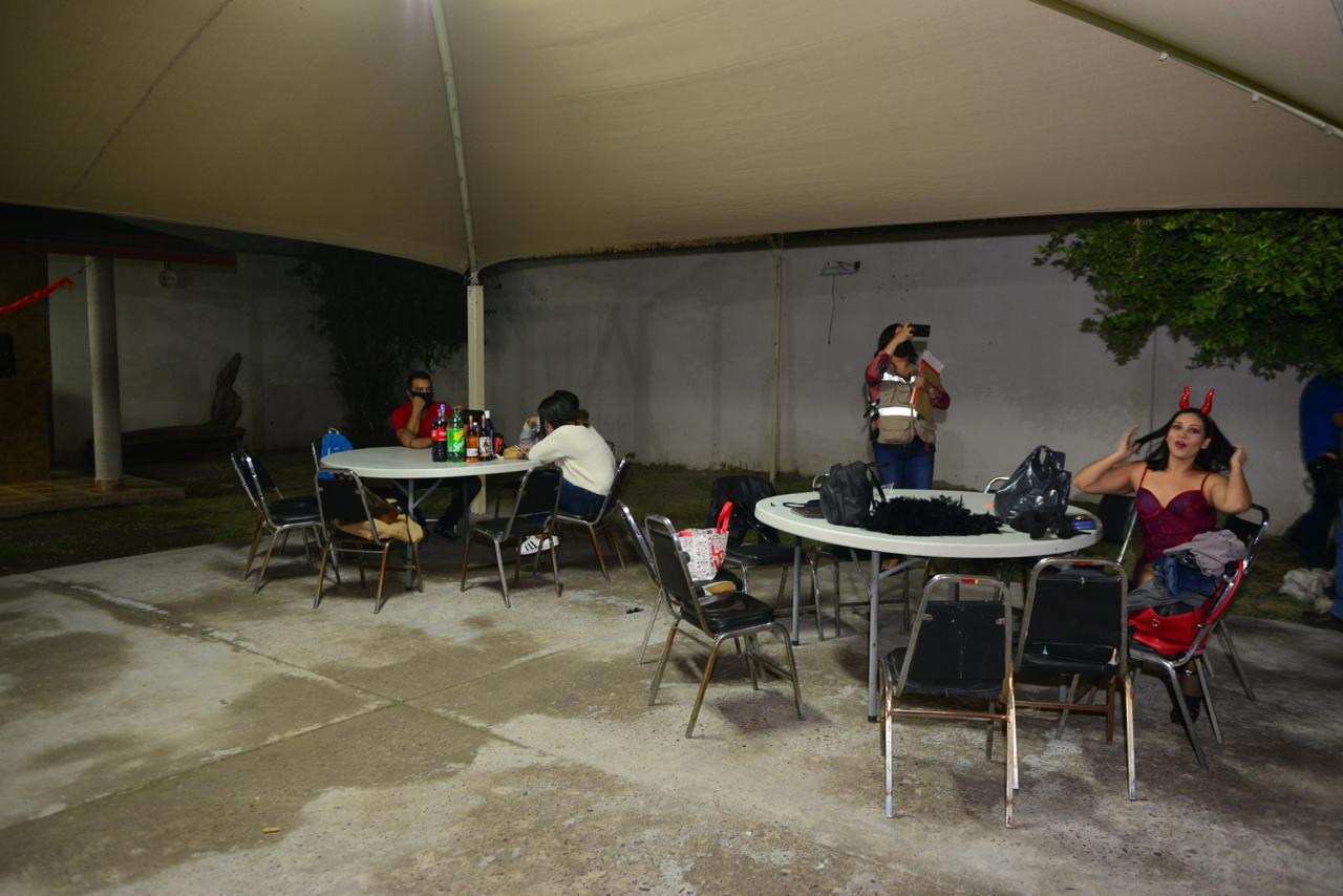 006 ESTADO Y MUNICIPIO CLAUSURAN RESTAURANTE