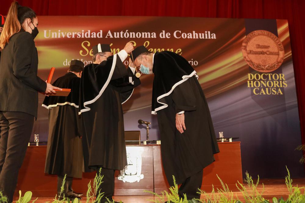 Sesion Solemne del HCU Entrega de Rec onocimiento Doctor Honoris Causa-7