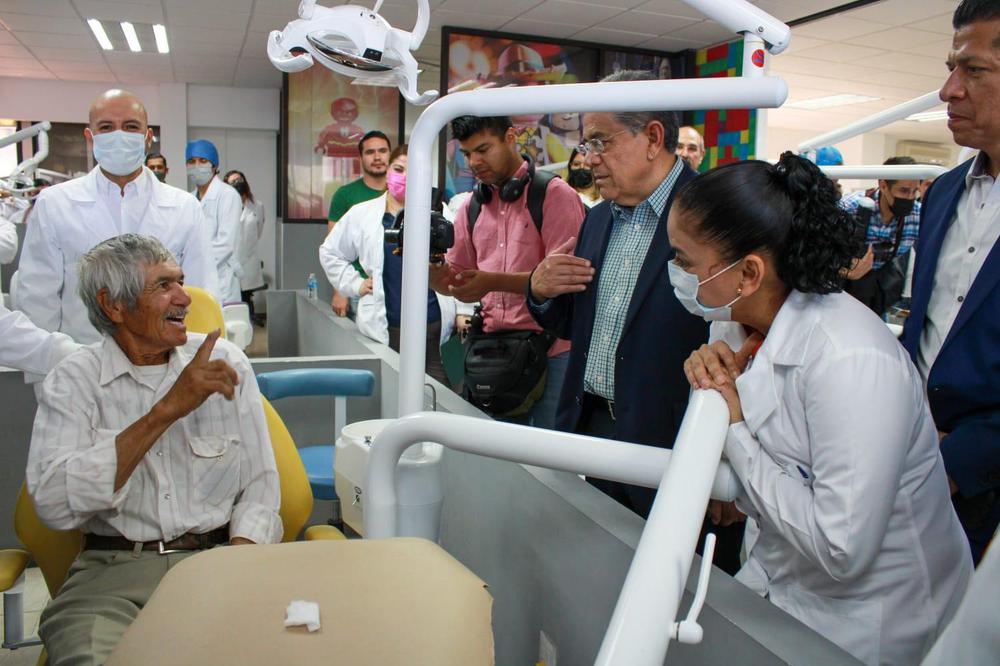 Elaboran en la Facultad de Odontologi a Torreón 100 Prótesis Dentales 2