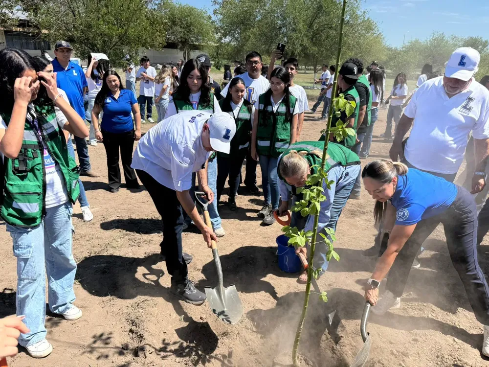 5-Reforestacion y Cancha en el Ins tituto “Adolfo E. Romo Cadena”