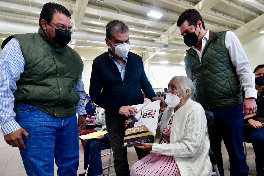 003 ENTREGA MARS ESCRITURAS A 245 FAMILI AS DE LA REGIÓN CENTRO DE COAHUILA