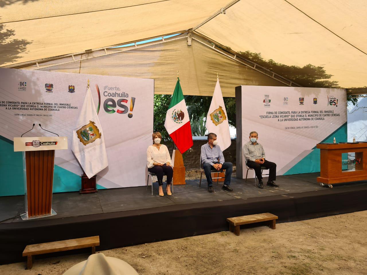firma del convenio de comodato de las instaciones de la Escuela Primaria Leona Vicario 1