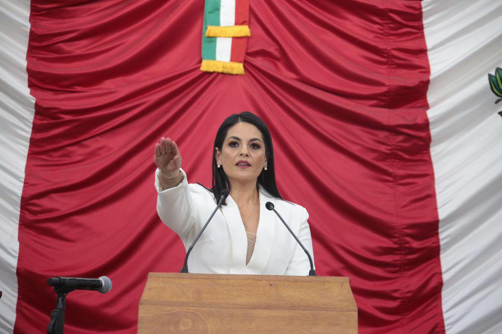 Diputada Luz Elena Morales Nunez, Pre sidenta  de la Junta  de Gobierno
