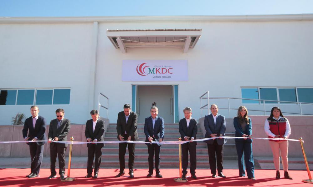 007 INAUGURAN MIGUEL RIQUELME Y JOSÉ MARÍA MORALES NUEVA PLANTA DE MKDC Y ANUNCIAN EXPANSIÓN