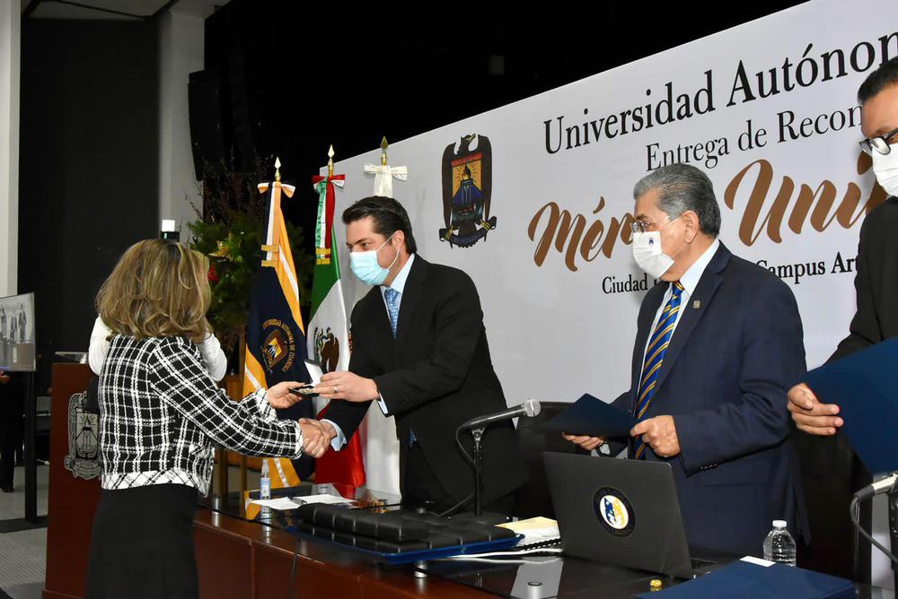Entrega de Medalla al Merito Universitario 2021 1